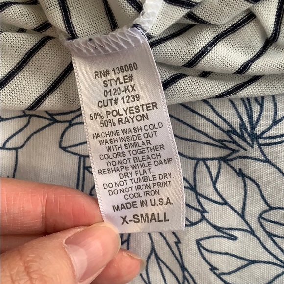 EUC Project Social T Striped Boxy Crop Top - Picture 4 of 4